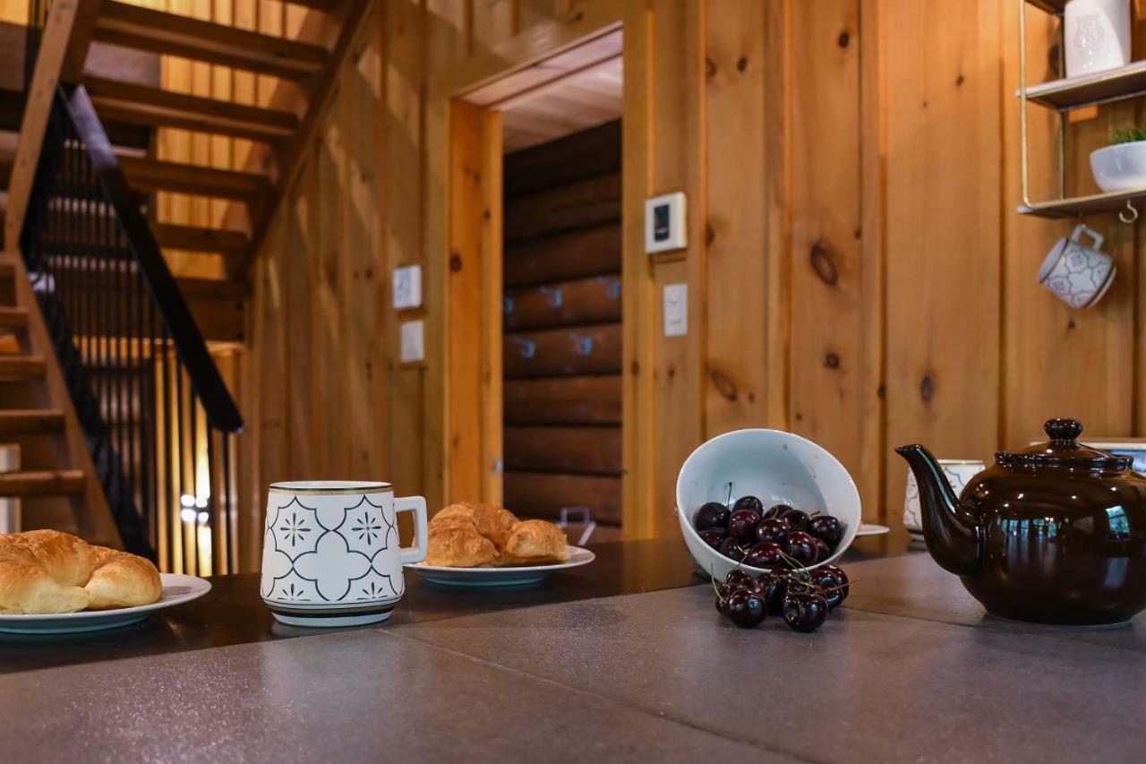 Chic Log Chalet With Hot Tub - Mont-Tremblant North Side By Reserver.Ca Lac-Superieur Eksteriør billede