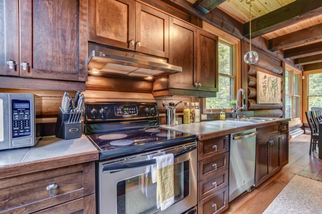 Chic Log Chalet With Hot Tub - Mont-Tremblant North Side By Reserver.Ca Lac-Superieur Eksteriør billede