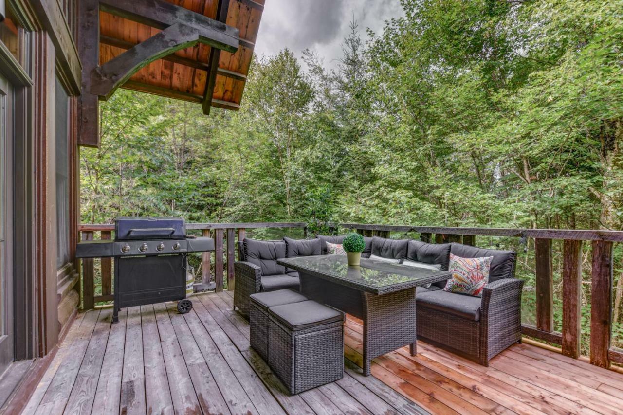 Chic Log Chalet With Hot Tub - Mont-Tremblant North Side By Reserver.Ca Lac-Superieur Eksteriør billede
